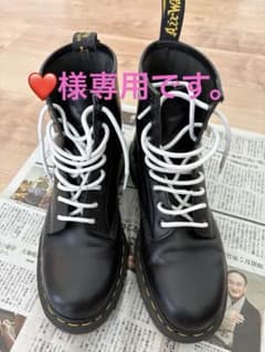 Dr. Martens 8ホール UK9インチ　靴紐白　ブラック Dr. Martens 8ホール UK9インチ 靴紐白 ブラック - メルカリ