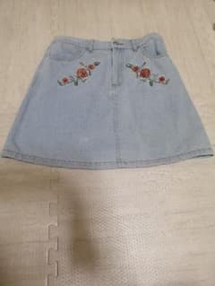 INGNI　ライトブルーデニム花柄刺繍スカートのサムネイル