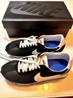 NIKE スニーカー ブラック ホワイトのサムネイル