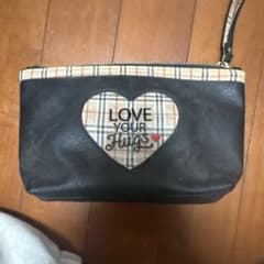 ハート型 LOVE YOUR HUGS ポーチのサムネイル