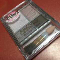 新品未使用【CEZANNE アイシャドウ】のサムネイル