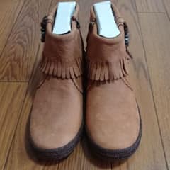 チビッ子(プロフ読んでください♪)様専用【新品】UGGブーツ(専用箱あり)のサムネイル