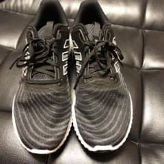 adidas スニーカーのサムネイル