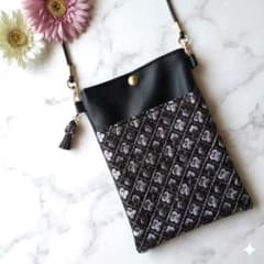 インド刺繍とフェイクレザーのスマホショルダーバッグ サコッシュ タッセル付きのサムネイル