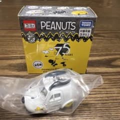 トミカ PEANUTS 75周年記念 スヌーピーのサムネイル