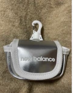 New Balance ゴルフ用ポーチ シルバー　ボール２個付きのサムネイル