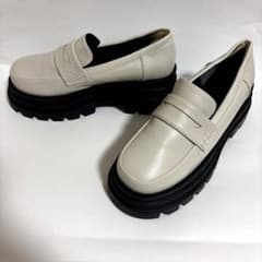 reruca 厚底ローファー アイボリー ブラックソール 24.5〜25.0cmのサムネイル