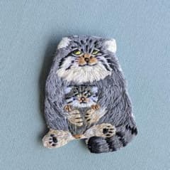 なかよし親子マヌルネコ刺繍ブローチのサムネイル