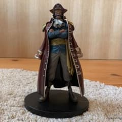 ONE PIECEフィギュア　ゴールドロジャーのサムネイル