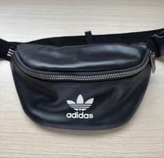 adidas ブラック ボディバッグのサムネイル