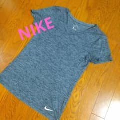 お値下げしました(^.^)ナイキのトップス  レディースMサイズのサムネイル