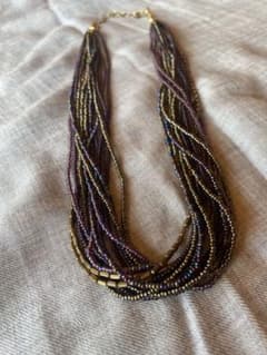 アンティークビーズとアメジストのビーズを使ったチョーカーネックレス