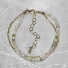 ハンドメイド　2連ブレスレット　ビーズ　ゴールドのサムネイル