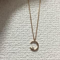 月のネックレスのサムネイル