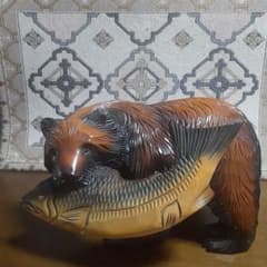 昭和レトロ木製 クマと魚の置物 約30cm - メルカリ
