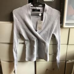 サリア　新品　ニット　グレーのサムネイル
