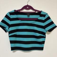FOREVER 21 ボーダー クロップド丈 半袖Tシャツのサムネイル