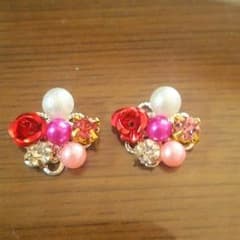 ハンドメイド バラピアス☆イヤリングのサムネイル