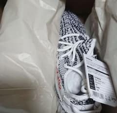YEEZY BOOST V2 ZEBRA 350 27.5センチ ゼブラのサムネイル