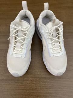 Nike ❤️ベージュスニーカーのサムネイル