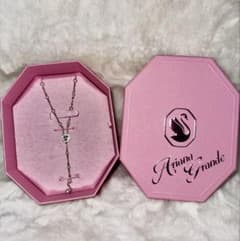 アリアナグランデ×スワロフスキー♡パールハネックレス　⭐︎訳ありですが美品です⭐︎ アリアナグランデ×スワロフスキー♡パールハネックレス ⭐︎訳