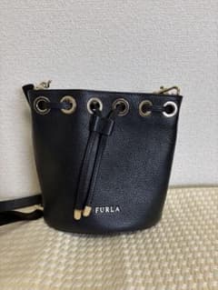 FURLA ブラック バケツ型ショルダーバッグ - メルカリ