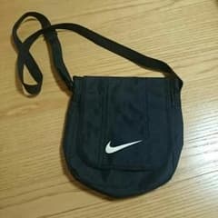 NIKEの肩掛けバッグのサムネイル