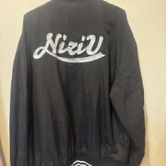 NiziU スタジアムジャケットのサムネイル