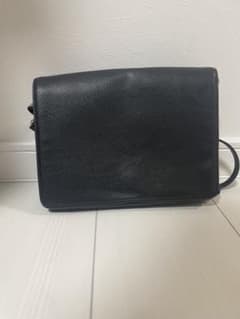 黒いレザーショルダーバッグのサムネイル