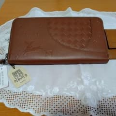 うさぎ柄本革財布。野村修平のサムネイル