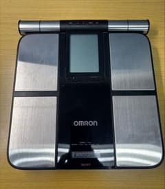 【美品】OMRON 体組成計 KRD-703T 本体のサムネイル