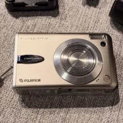 【動作品】コンパクトデジタルカメラ FUJIFILM FinePix F30 FUJIFILM FinePix F30 動作品 コンデジ 充電器・ケース付 - メルカリ