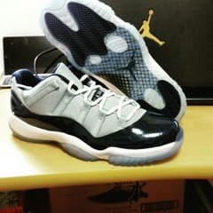NIKE AIR Jordan 11 retro low greyのサムネイル