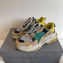 バレンシアガ トリプルエス ベージュ　balenciaga triplesのサムネイル
