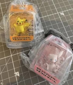 ポケプラブリスターマスコットチャーム ピカチュウ ミュウのサムネイル