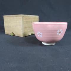 茶碗 桜 ピンク 美品 春 変形 花型 木箱 共箱 抹茶碗 茶器 茶道具 茶碗 桜 ピンク 美品 春 変形 花型 木箱 共箱 抹茶碗 茶器 茶道具