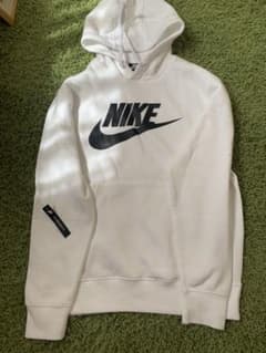 新品未使用　nikeパーカーのサムネイル