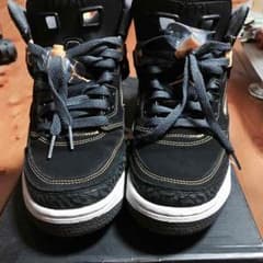 Air Jordan スニーカーのサムネイル