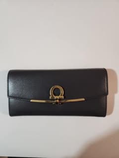 美品　フェラガモ　長財布のサムネイル