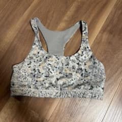 lululemon スポーツブラ 総柄 レーサーバックのサムネイル