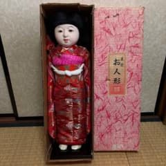 骨董品　昭和レトロ　豪華着物の市松人形　顔に汚れ傷無し　49cm台付 美術 お人形 市松人形 日本人形 金襴着物 元箱付 胡粉顔 昭和レトロ