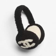 新品未使用　25B CHANEL シャネル　イヤーマフ　白 ふわふわで可愛い♪】シャネル CHANEL イヤーマフラー (CHANEL