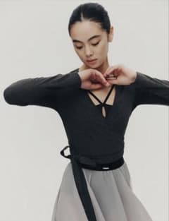 Typha 《美品》Cross-Front Top ブラック　Mサイズのサムネイル