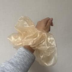シアー素材 ボリュームシュシュ ベージュのサムネイル