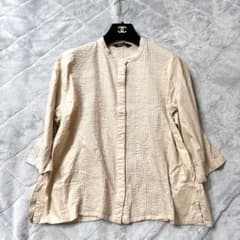 美品 YACCOMARICARD バンドカラー ブラウス ベージュ 五分袖 美品 YACCOMARICARD バンドカラー ブラウス ベージュ 五分袖 - メルカリ
