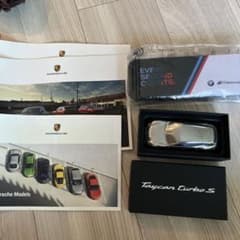 ポルシェ　ノベルティー　taycan turbo S ペーパーウエイトのサムネイル