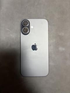 Apple iPhone 16 黒 本体のサムネイル