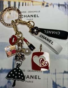 CHANEL ホリデーバレンタイン CHANELリボンチャーム他キーリング付きのサムネイル