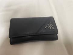 PRADA 黒 レザー キーケースのサムネイル