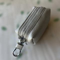 【美品】3COINS スリーコインズ ダブルポケットキーケース シルバー